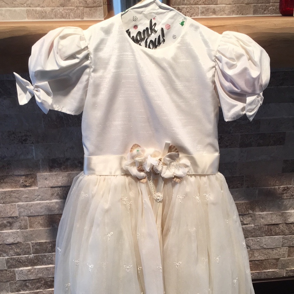 Little Angels Soecial Occasion Dress, Size 8.